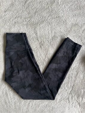 Lululemon Wunder Train High-Rise Crop 23" size 0